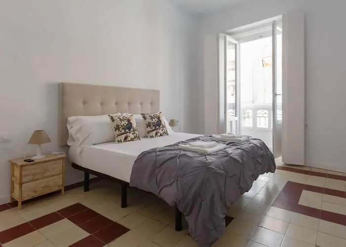 Sh La Casa Del Loro. Amplio Apartamento. דירה קדיז